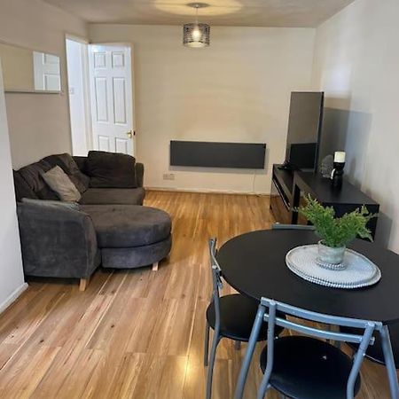 A Cozy Apartment In Barking Barking  Extérieur photo