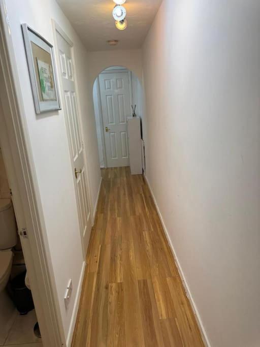 A Cozy Apartment In Barking Barking  Extérieur photo