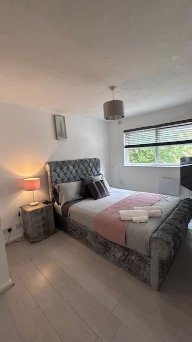A Cozy Apartment In Barking Barking  Extérieur photo